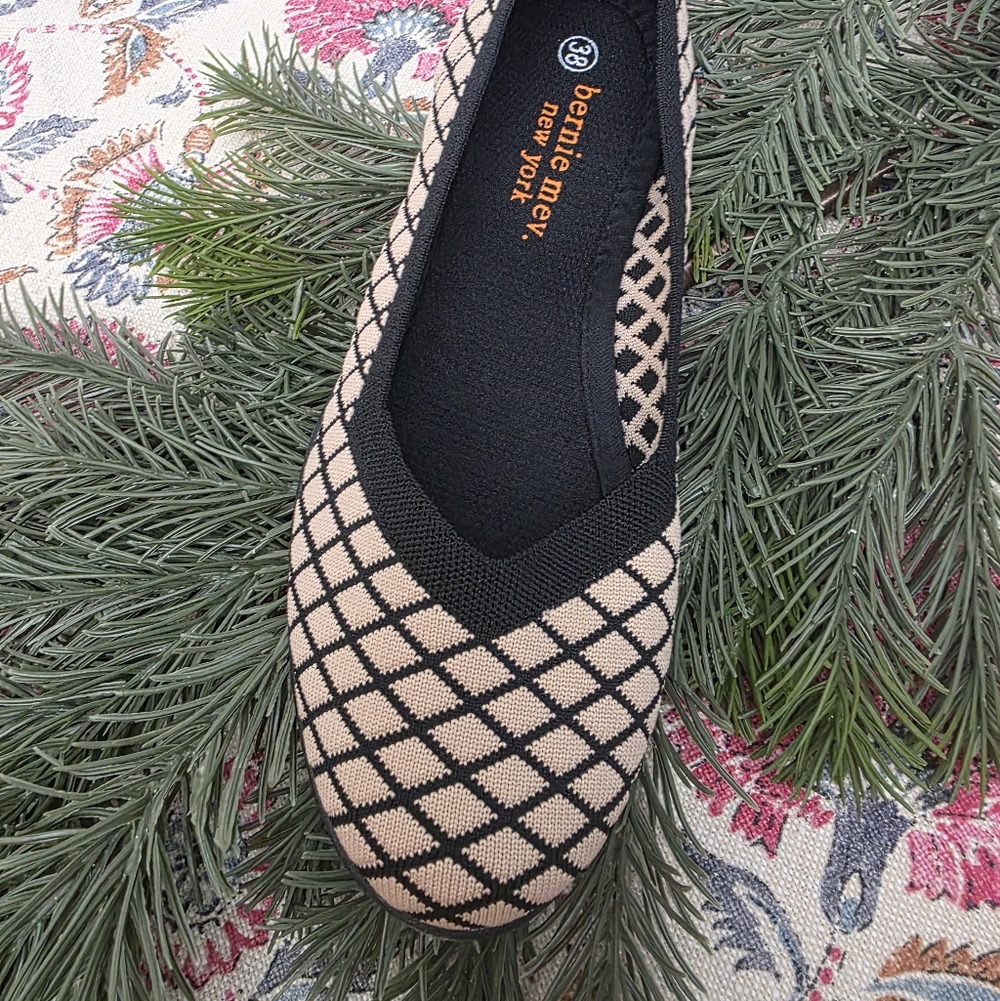 bernie mev. Girl's Catwalk X Flats in Black/Blush